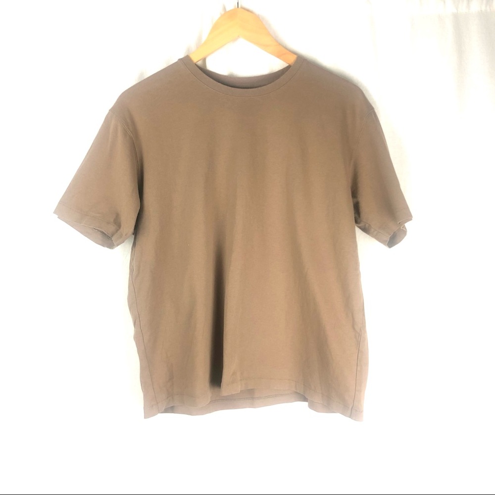 UNIQLO tan tee